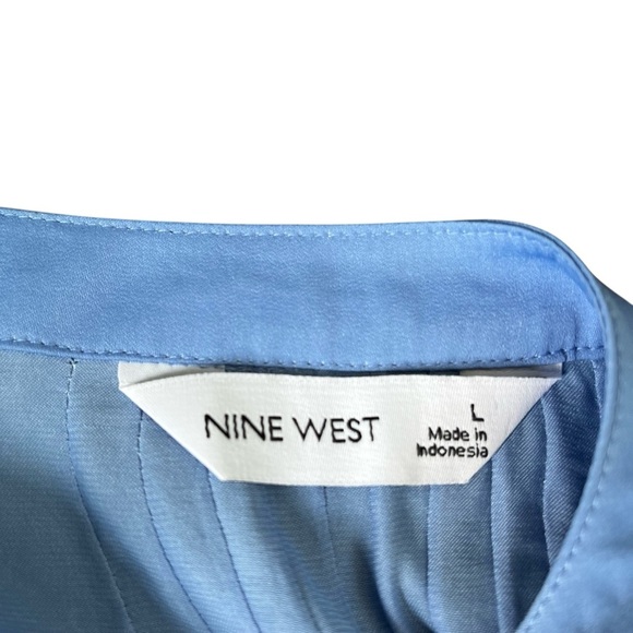 Nine West Women’s Large Light Blue Blouse Silky V-neck Polyester Flowy - Picture 7 of 8